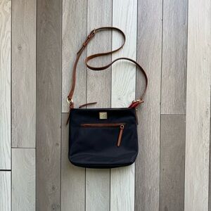 Dooney & Bourkee Classic Black Crossbody Bag | Excellent Condition